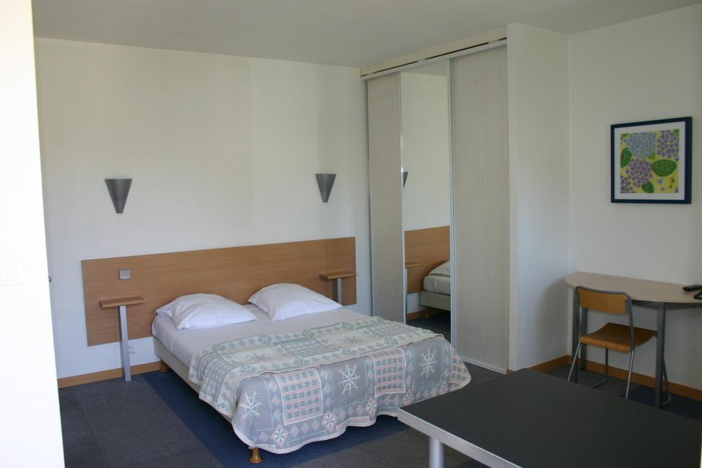 Appart'Hotel Residella Aubagne Gemenos Gémenos Quarto foto