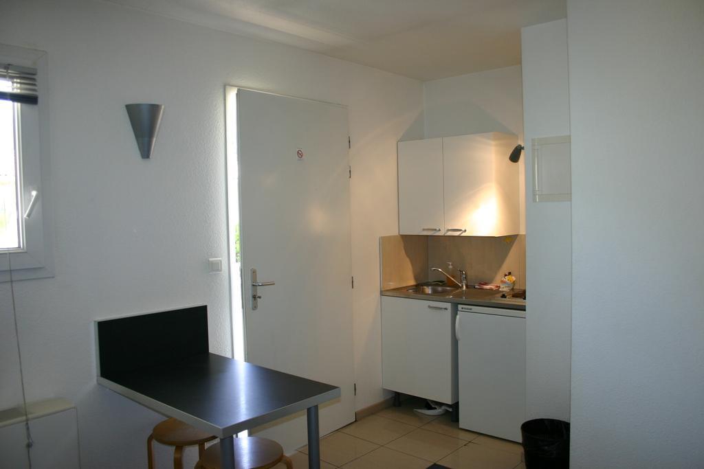 Appart'Hotel Residella Aubagne Gemenos Gémenos Quarto foto